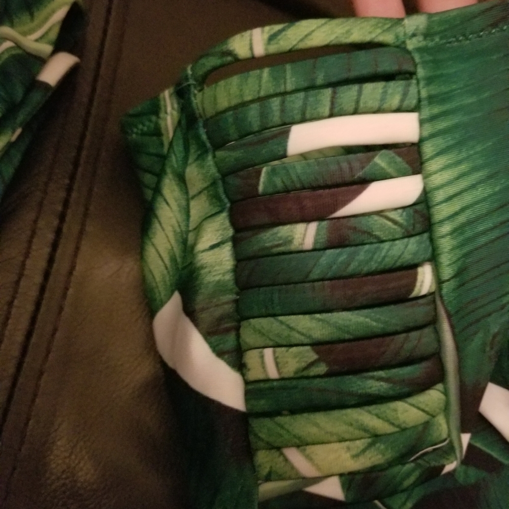 palm๐ดtree โก #swimsuit - Picture 4 of 14